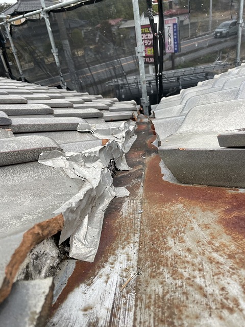 谷　雨漏り　屋根　落ちたところ