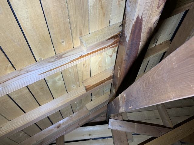 Ｓ様邸　散水後屋根裏