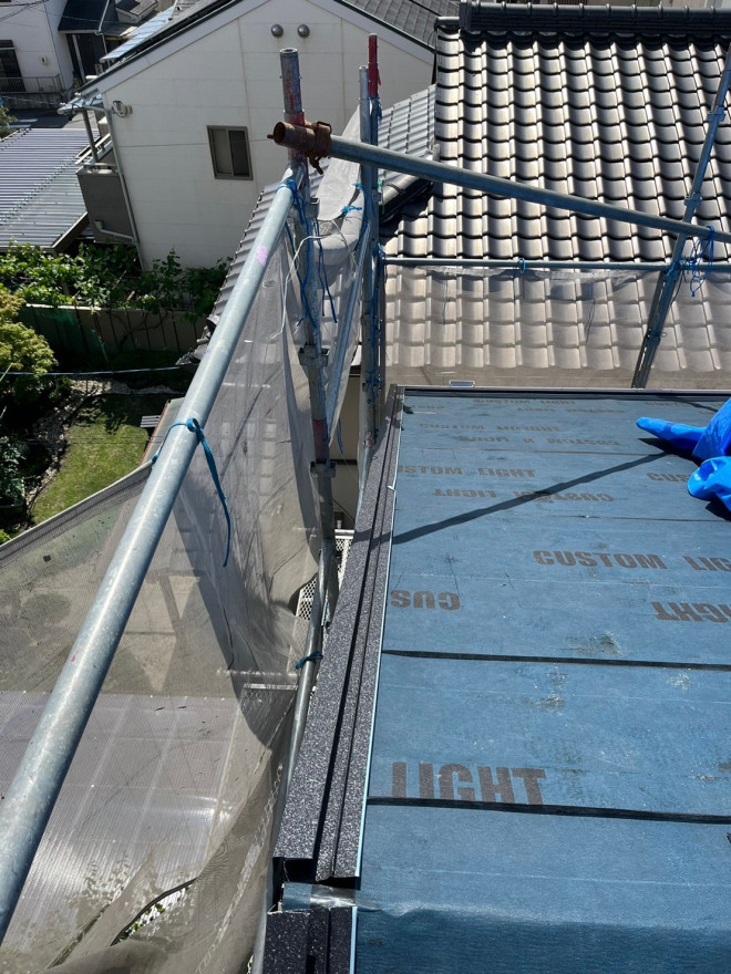 春日井市にてカラーベスト上にカバー工法