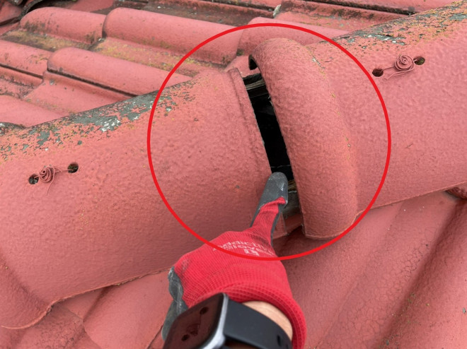 棟瓦ズレ　近景