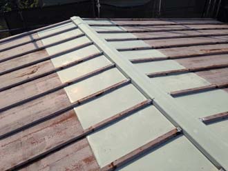 雨漏りを起こした瓦棒の屋根