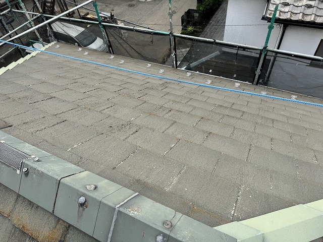 加須市で屋根の経年劣化、Tルーフという屋根材を使用した屋根カバー工事　