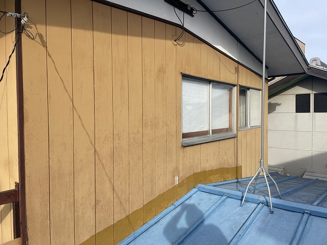 幸手市木造二階建て住宅の外壁の劣化　外壁カバー工事をしました！
