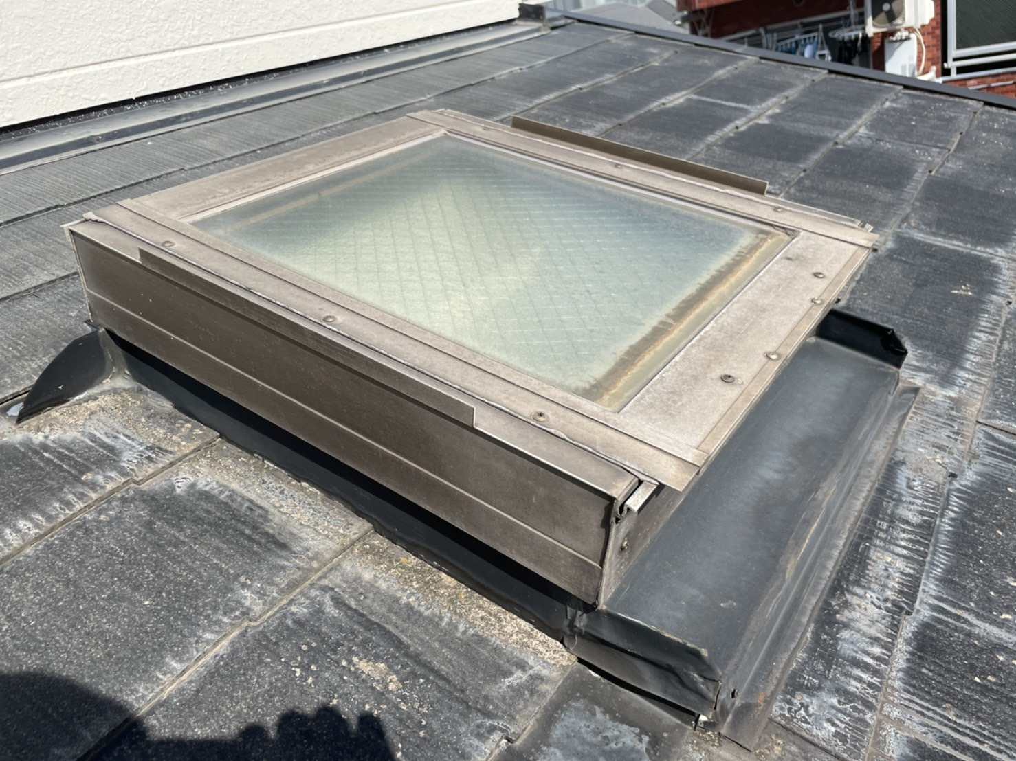 東久留米市八幡町にあるお住まいの雨漏れが発生している天窓