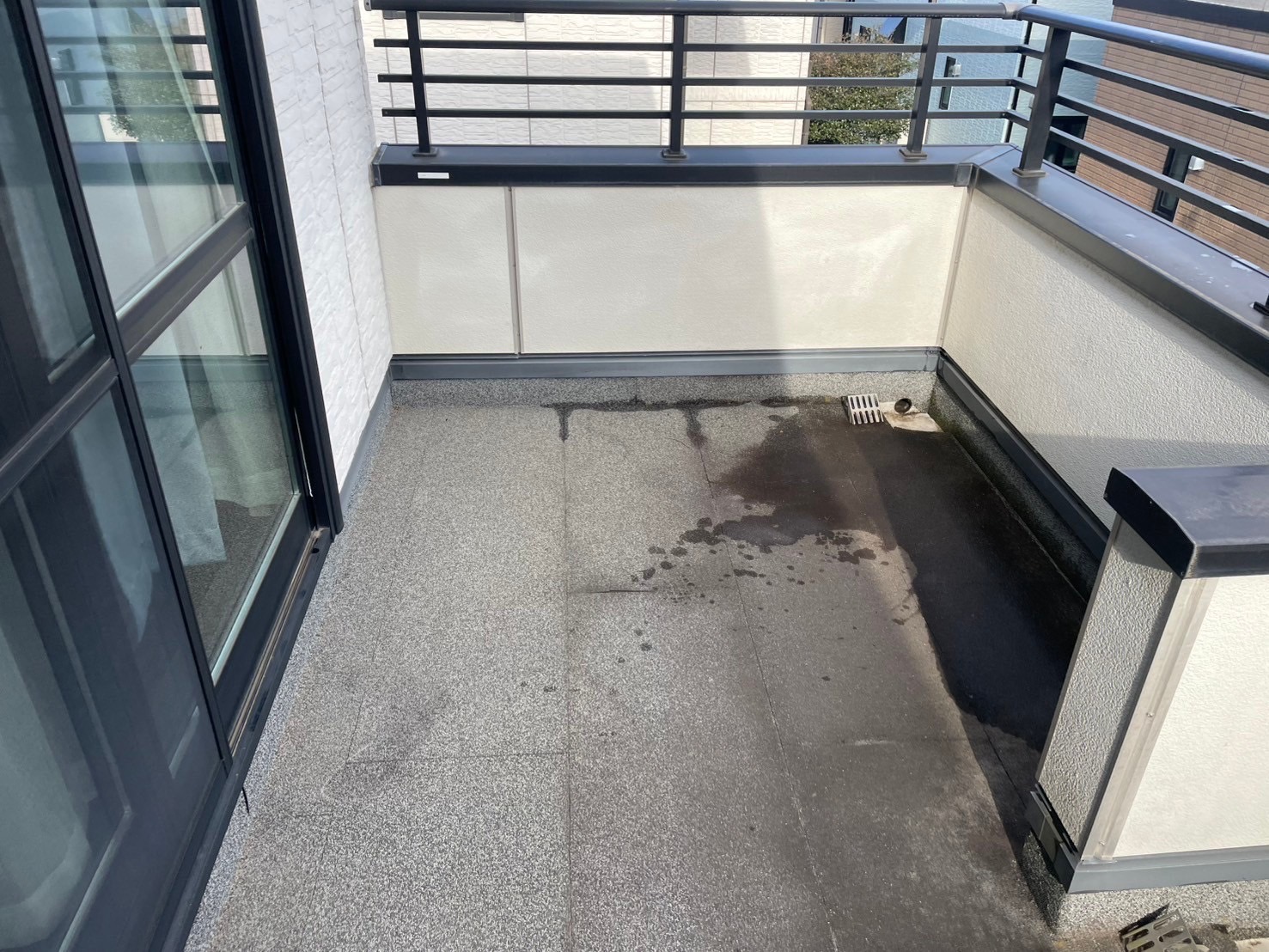 ベランダ　防水　雨漏り