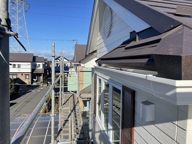 栗橋　屋根葺き替え 屋根葺き直し 屋根カバー工事 屋根カバー工法  漆喰取り直し 漆喰詰め直し 漆喰詰め増し  雪止め設置  防水工事