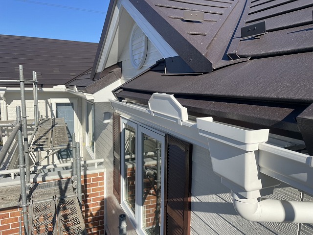 栗橋　屋根 瓦 雨樋 波板  外装 外壁  破風板 軒天 棟板金 谷板金 棟瓦 漆喰