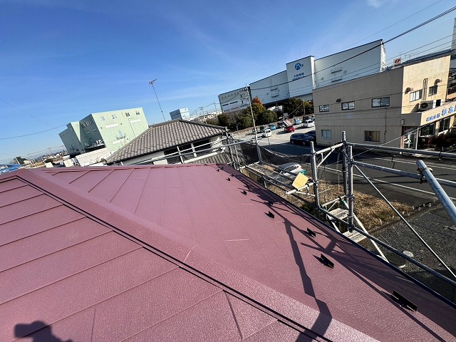 加須市　屋根葺き替え 屋根葺き直し 屋根カバー工事 屋根カバー工法 漆喰取り直し 漆喰詰め直し 漆喰詰め増し 雪止め設置 防水工事 部分塗装