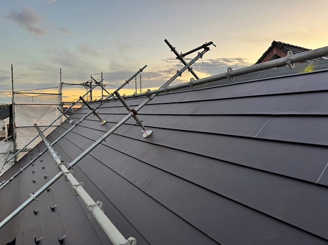 羽生市　屋根 瓦 雨樋 波板  外装 外壁  破風板 軒天 棟板金 谷板金 棟瓦 漆喰