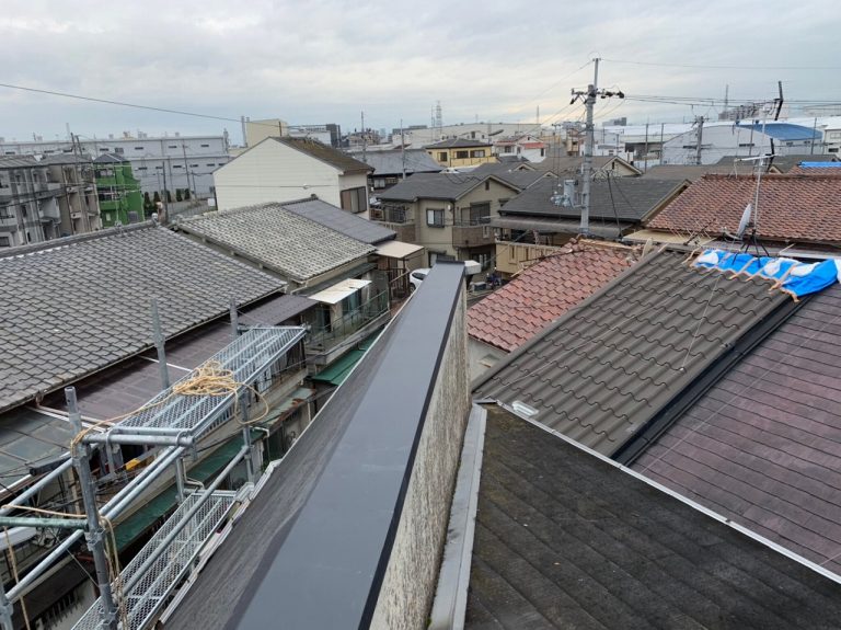 新しい棟板金を設置へ