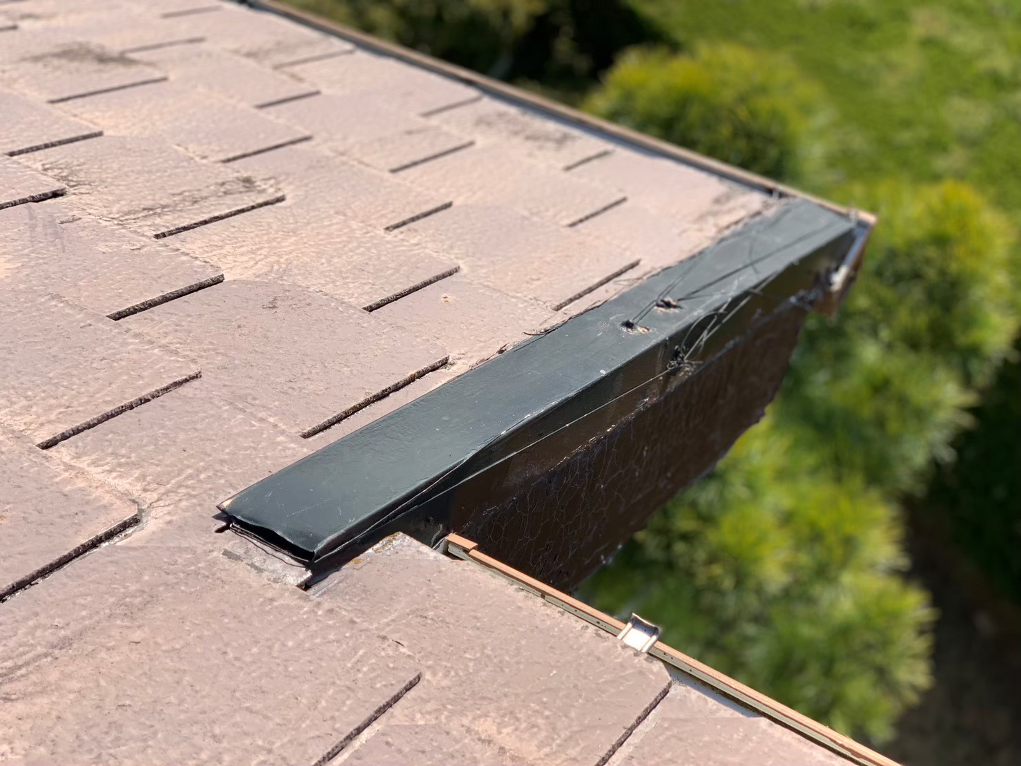 守山区のカラーベスト屋根板金不具合