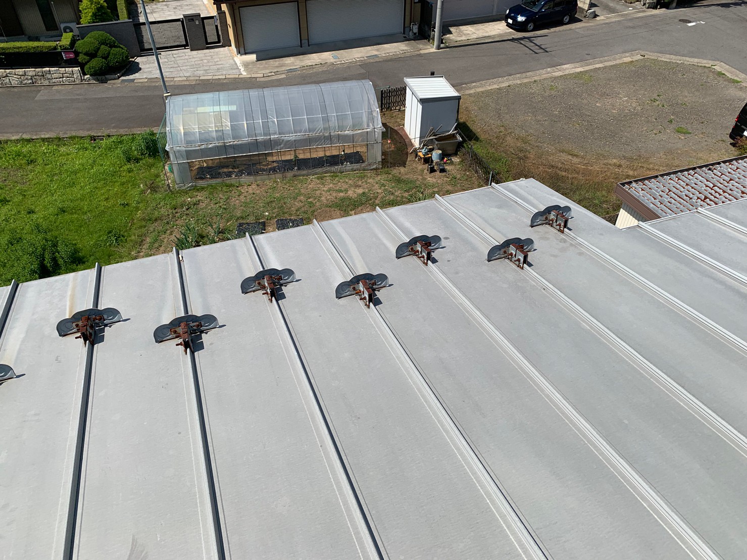 名古屋市守山区にて雨樋が外れてカタカタ音がする3階建てのお家の調査にお伺いしました