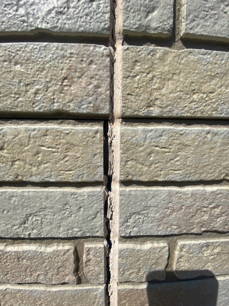 守山区で外壁のズレ有り