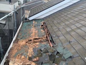 腐食した野地板を撤去