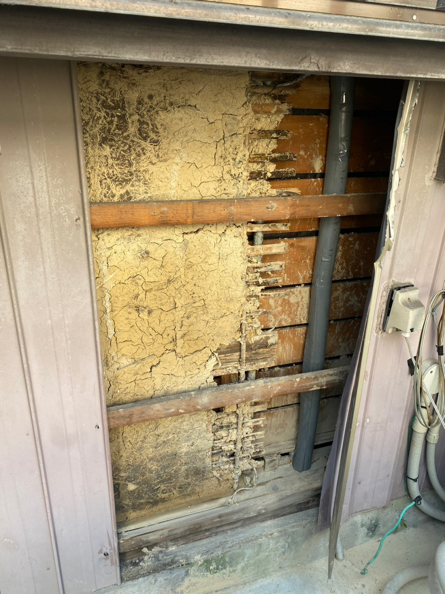 名古屋市守山区でトタン外壁からの雨漏りを貼り換えで修理　断熱材も追加しました