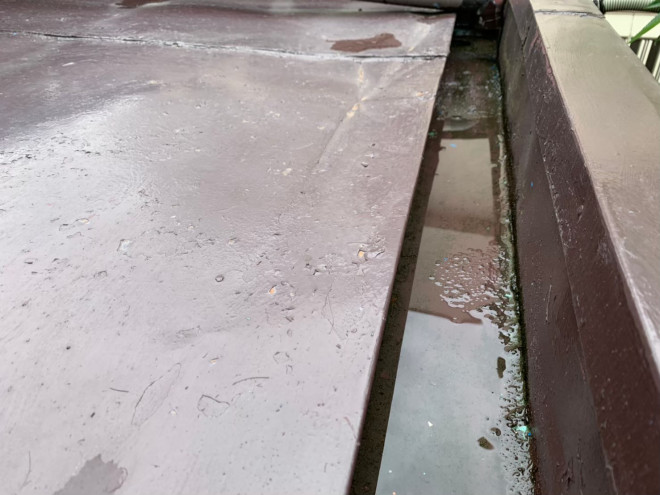 板金屋根　箱樋