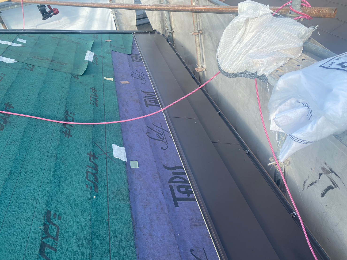 守山区で防水シートと本体取付