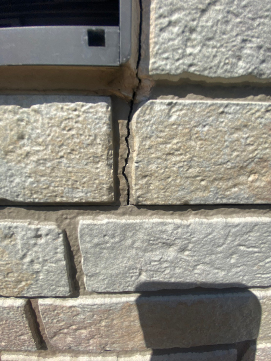 守山区でサイディングのひび割れ