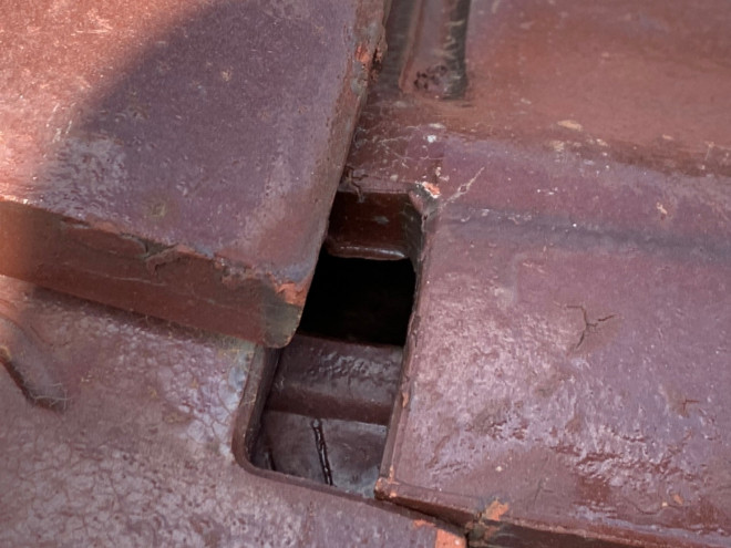 瓦　大きなずれ