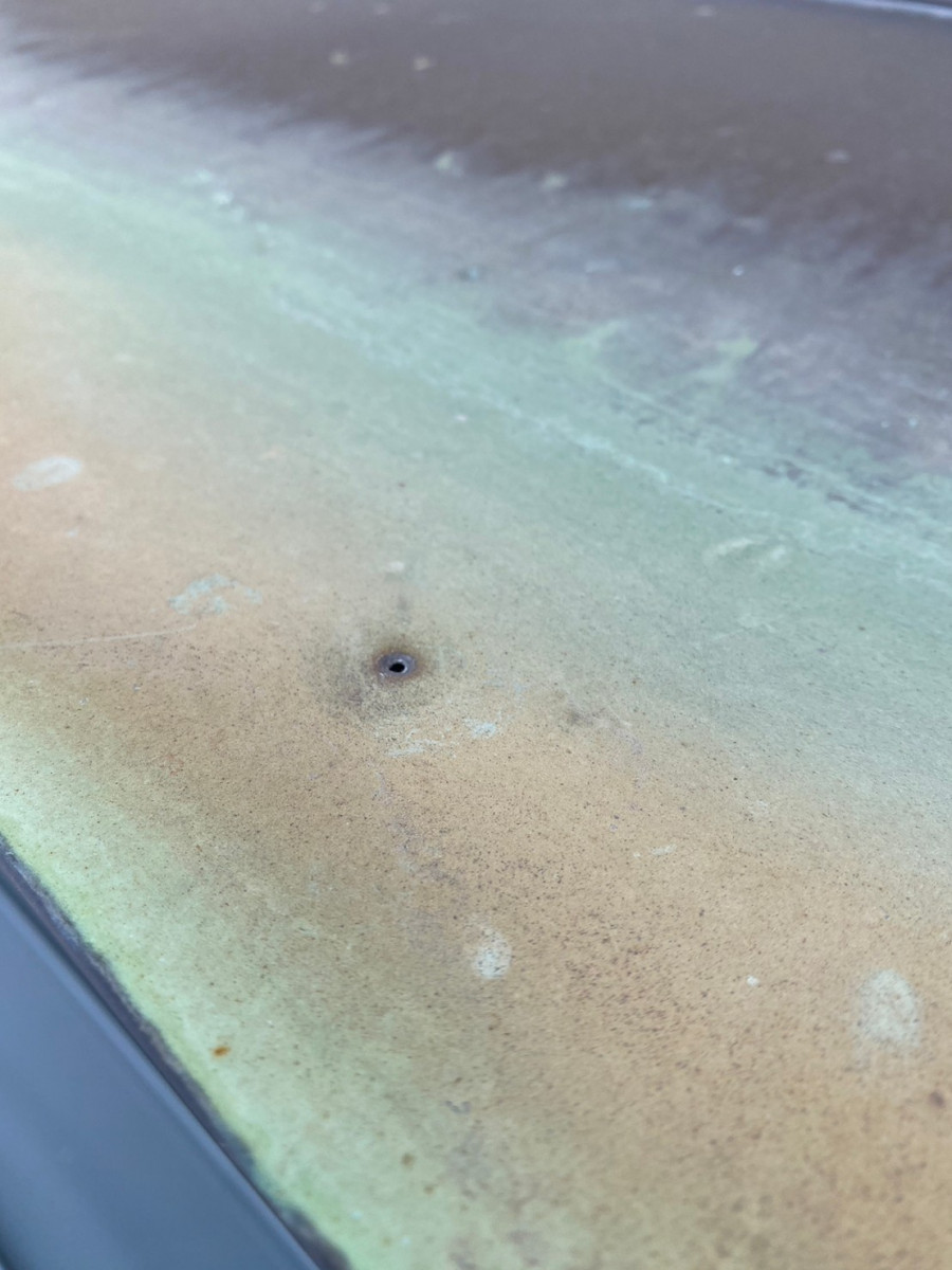 守山区で庇に穴