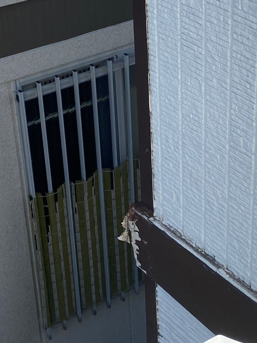 守山区にて帯の上のシーリング劣化