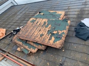腐食した野地板は簡単に撤去できました