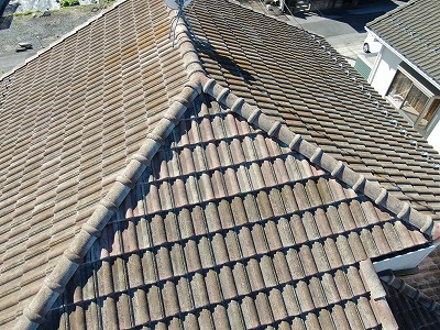 さいたま市桜区にてモニエル瓦の屋根の状態を気にされた方の所で現地調査を行いました。