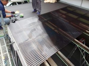 ポリカーボネイト製の波板