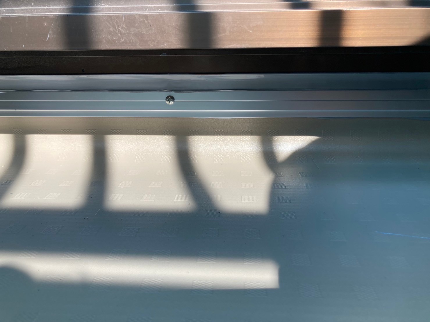 守山区で押え金物の設置