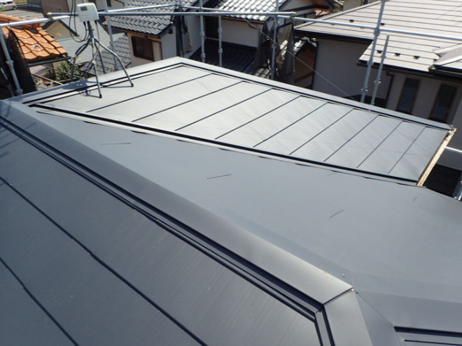 スーパーガルテクト葺き替え完工