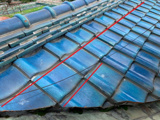 瓦に施されたコーキング