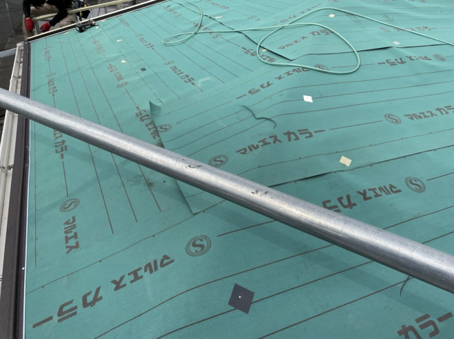 東大阪市　カラーベストの上からルーフィング張りその１