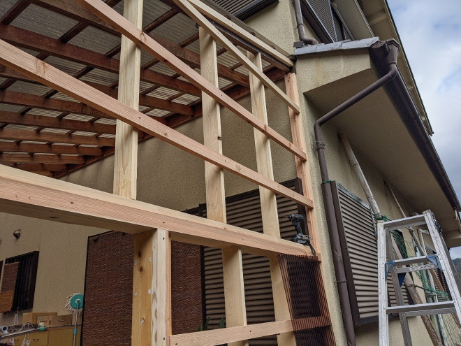 波板下地木工事状況