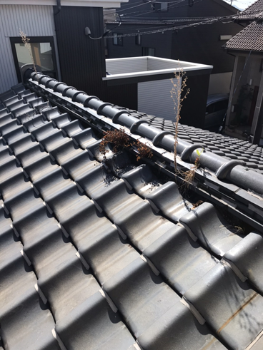 沼津市で棟瓦から雨漏りのため棟瓦の改修工事