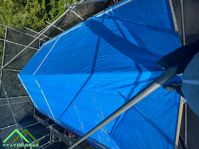 名古屋市緑区　瓦の葺き替え工事で野地板合板で補強し防水紙施工と瓦搬入準備