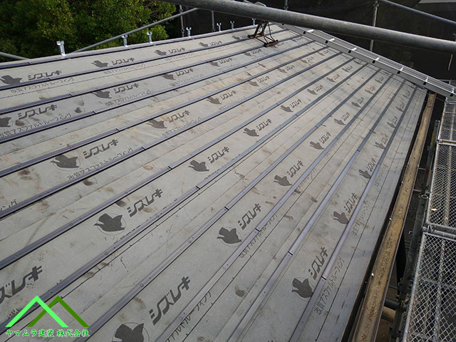 規定寸法で桟木を打ちます