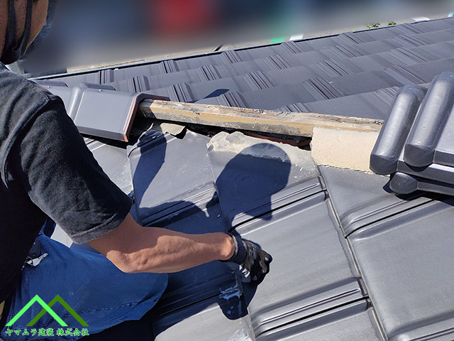 冠瓦の取り外し