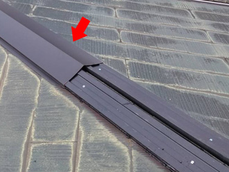 厚木市温水で雨漏りしている飛散した棟板金をガルバリウムの板金で棟板金交換工事