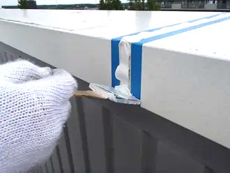 笠木のシーリングを充填