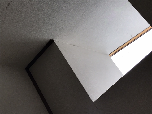 三島市天井クロス剥がれ天窓