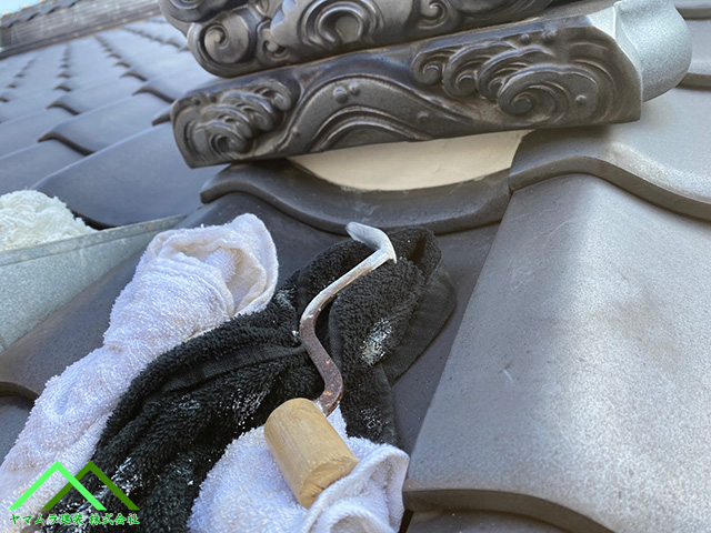 台座の隙間も塗ります