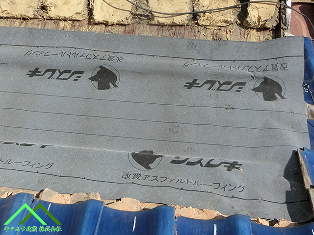 端までルーフィングを貼ります