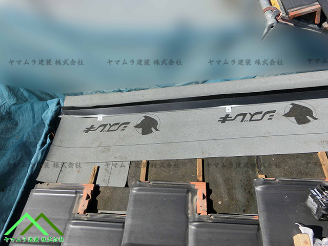 名古屋市緑区にて切妻屋根の平板瓦施工での雨漏れ対策に必要な水流れ板金の重要性