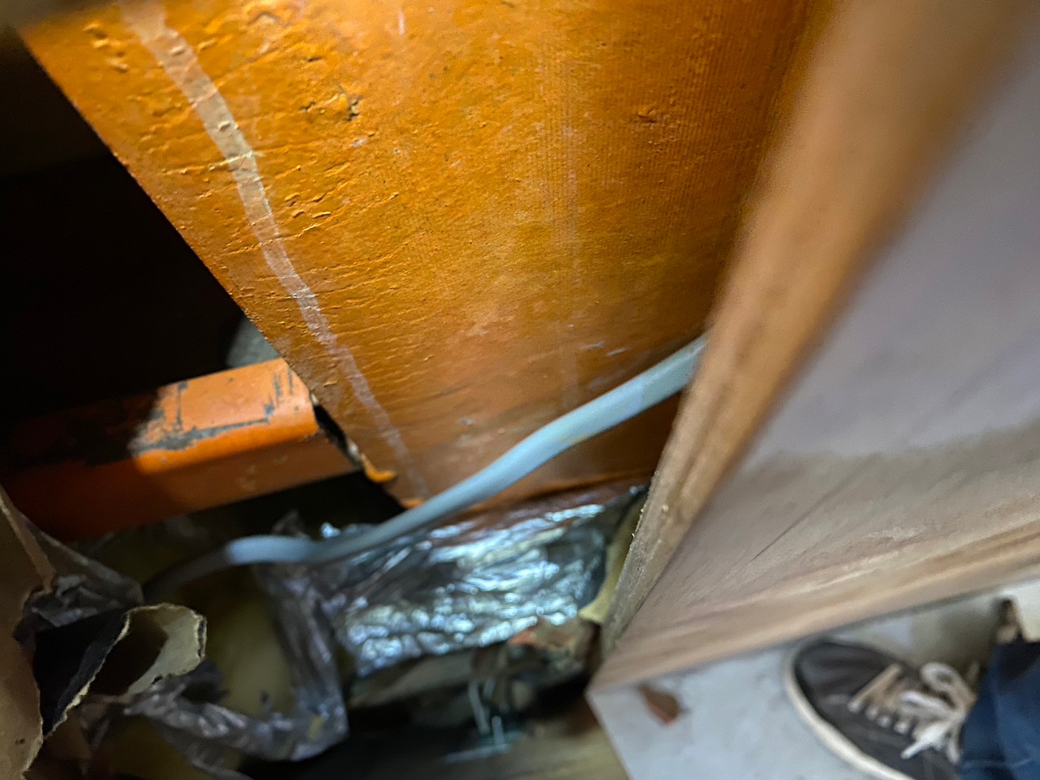 守山区で室内雨漏り下地確認の様子