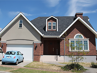 ドーマーのある個性的なお住まい