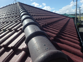 セメント瓦屋根の棟瓦取り直し工事が完了