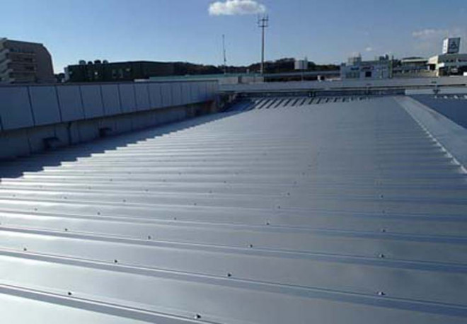 屋根カバー工事で長年続いていた雨漏りを改善