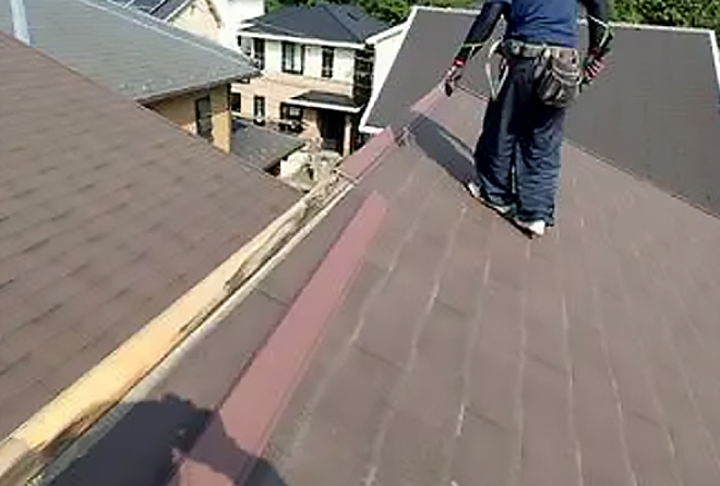 屋根の棟を取り外します