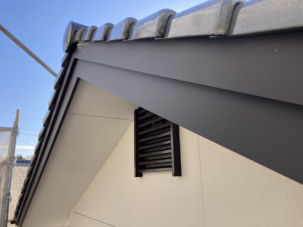 破風板板金巻き修理後