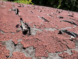 アスファルトシングルの屋根材の剥離